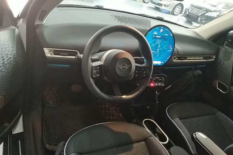 Used MINI Electric COOPER 2025 456km COOPER E Classic Style Steering Wheel