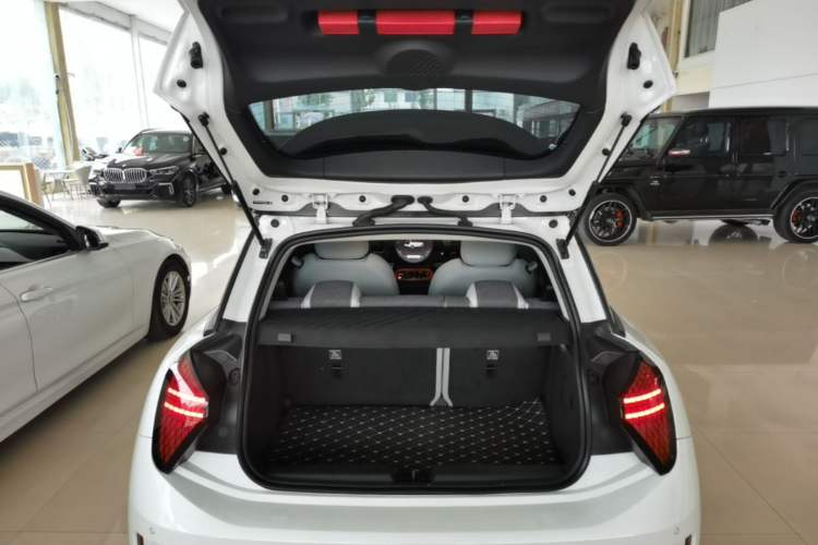 Used MINI Electric COOPER 2025 456km COOPER E Classic Style Trunk