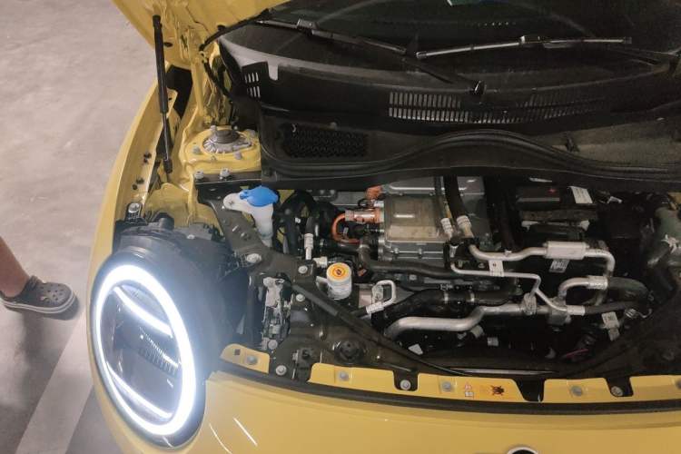 Used MINI Electric COOPER 2025 Model 463km COOPER SE Artist Engine Bay Right