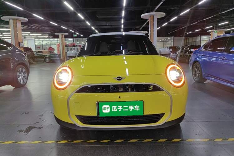Used MINI Electric COOPER 2025 Model 463km COOPER SE Artist Front