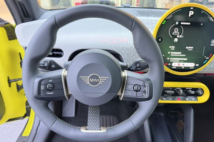 Used MINI Electric COOPER 2025 Model 463km COOPER SE Artist Interior 11