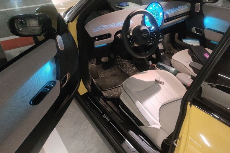 Used MINI Electric COOPER 2025 Model 463km COOPER SE Artist Interior 3