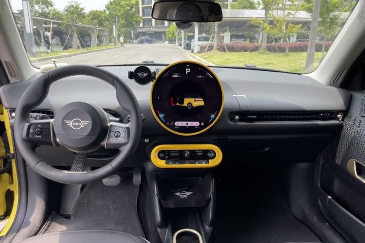 Used MINI Electric COOPER 2025 456km COOPER E Classic Style Interior 4