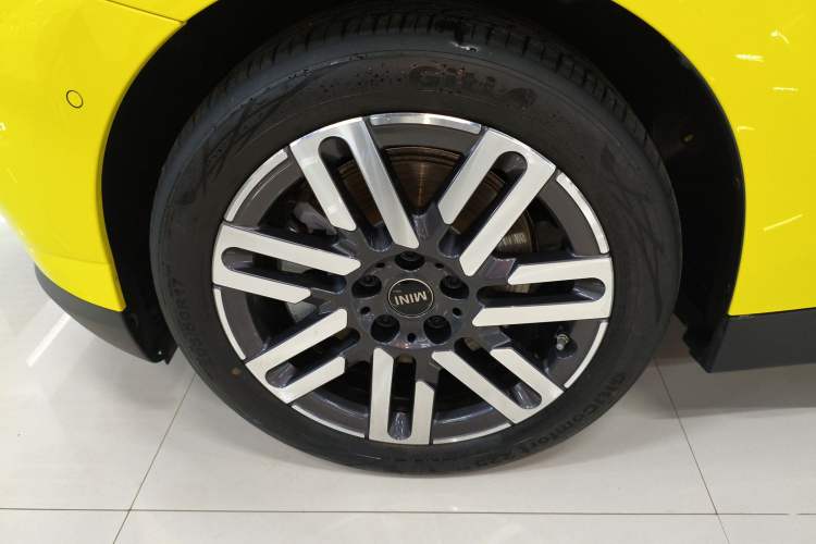 Used MINI Electric COOPER 2025 456km COOPER E Classic Style Left Front Wheel Hub