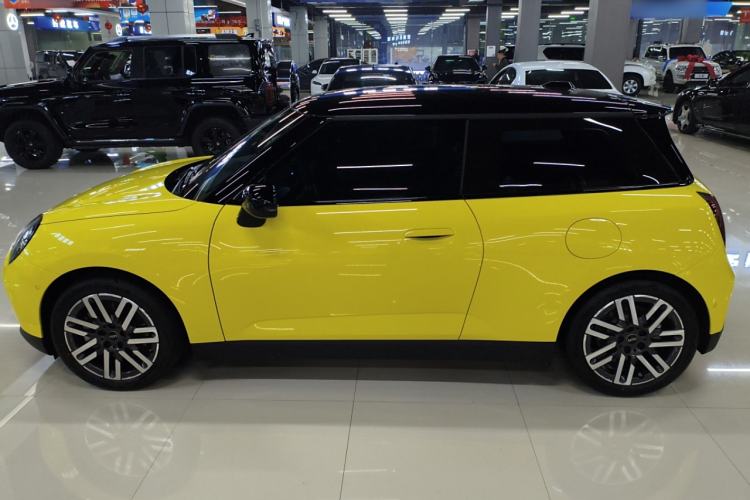 Used MINI Electric COOPER 2025 456km COOPER E Classic Style Left Side