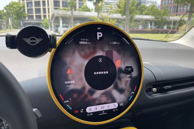 Used MINI Electric COOPER 2025 456km COOPER E Classic Style Odometer Close Up