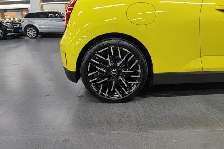 Used MINI Electric COOPER 2025 Model 463km COOPER SE Artist Right Rear Wheel Hub