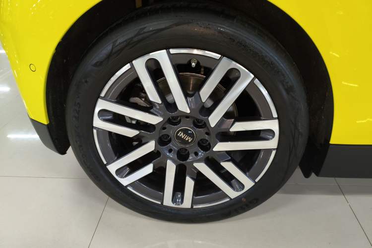 Used MINI Electric COOPER 2025 456km COOPER E Classic Style Right Rear Wheel Hub