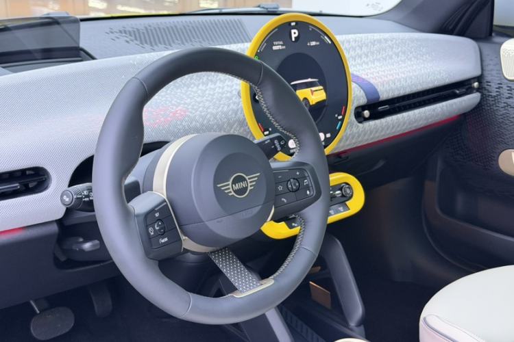 Used MINI Electric COOPER 2025 Model 463km COOPER SE Artist Steering Wheel