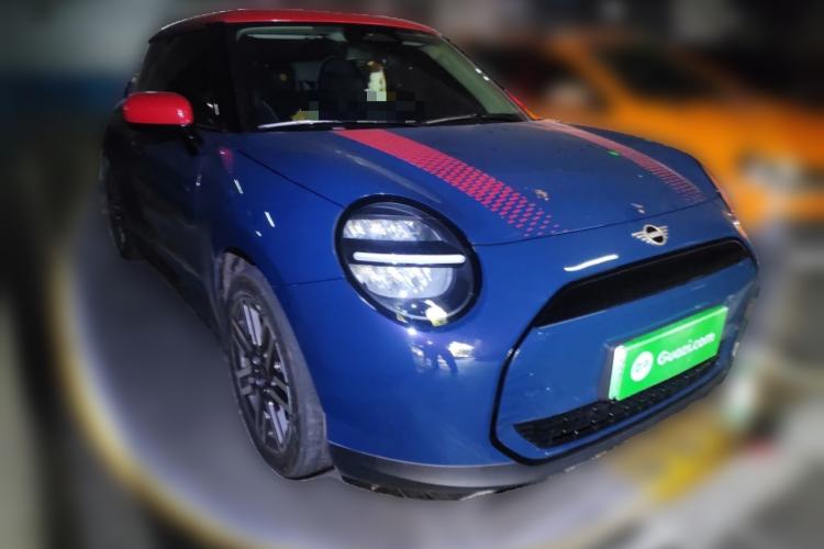Used MINI Electric COOPER 2026 Model, 466km COOPER E Classic Style Front Right 45 Deg