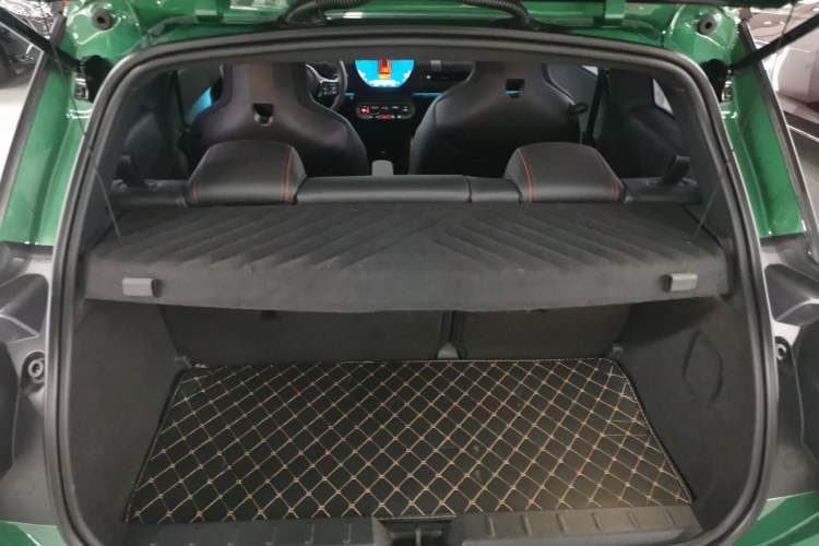Used MINI Electric COOPER JCW 2025 JOHN COOPER WORKS Trunk