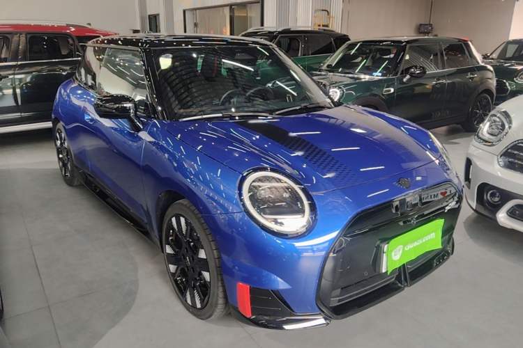 Used MINI Electric COOPER JCW 2025 Model Facelift JOHN COOPER WORKS Front Right 45 Deg