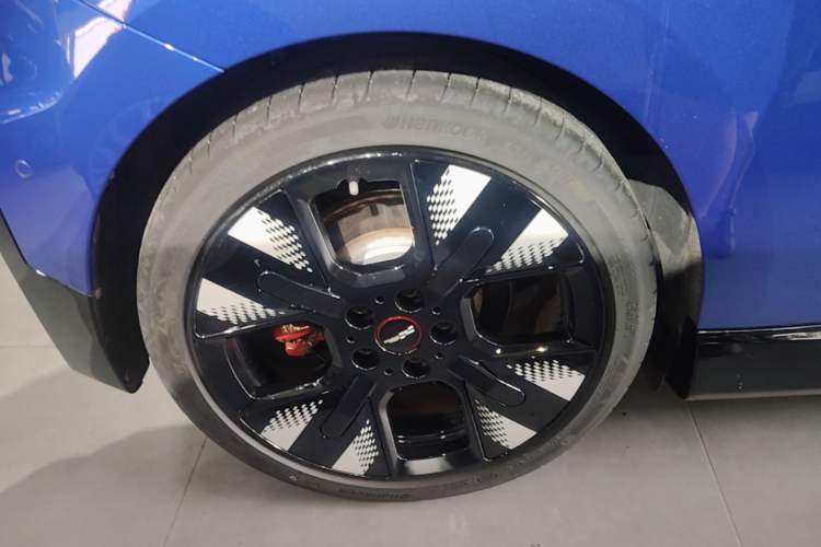 Used MINI Electric COOPER JCW 2025 Model Facelift JOHN COOPER WORKS Right Rear Wheel Hub