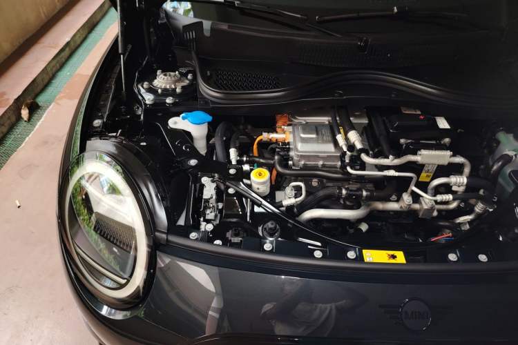 Used MINI Electric COOPER JCW 2025 JOHN COOPER WORKS Engine Bay Right