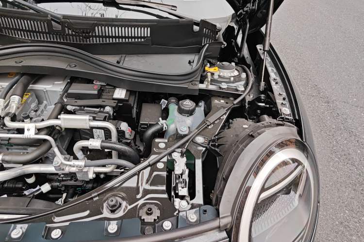 Used MINI Electric COOPER JCW 2025 JOHN COOPER WORKS Engine Bay Left