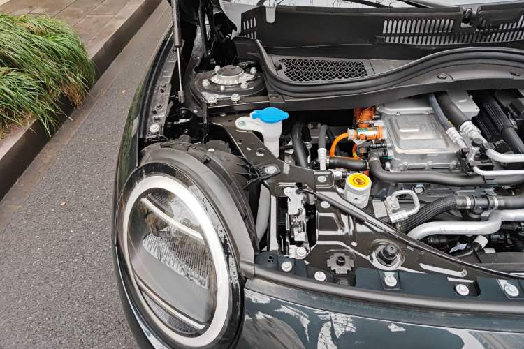 Used MINI Electric COOPER JCW 2025 JOHN COOPER WORKS Engine Bay Right