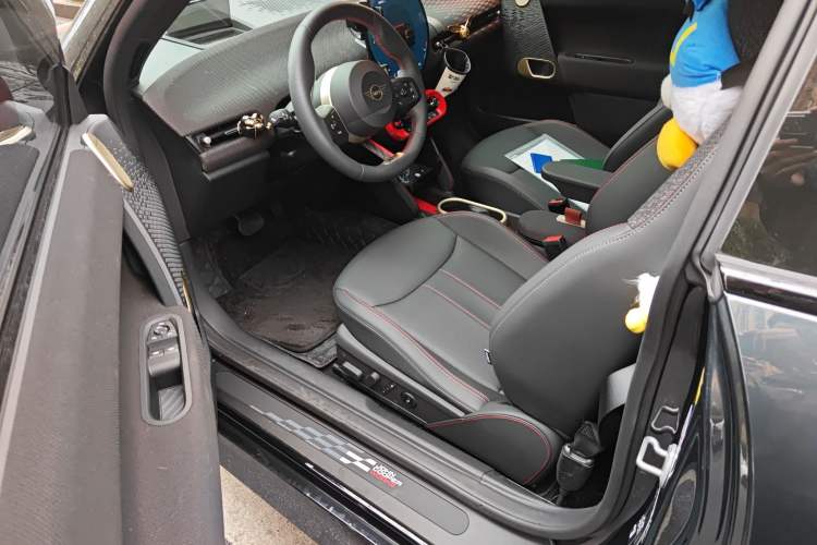 Used MINI Electric COOPER JCW 2025 JOHN COOPER WORKS Interior 3
