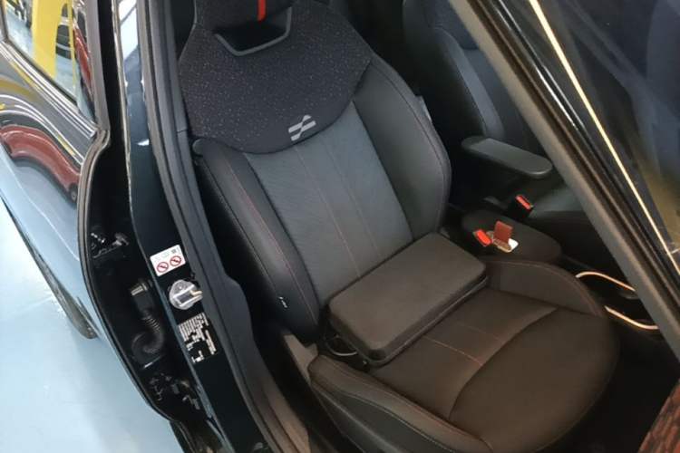 Used MINI Electric COOPER JCW 2025 JOHN COOPER WORKS Right Front Seat