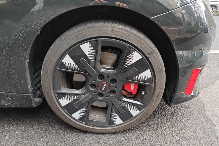 Used MINI Electric COOPER JCW 2025 JOHN COOPER WORKS Right Front Wheel Hub