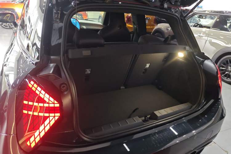 Used MINI Electric COOPER JCW 2025 JOHN COOPER WORKS Trunk
