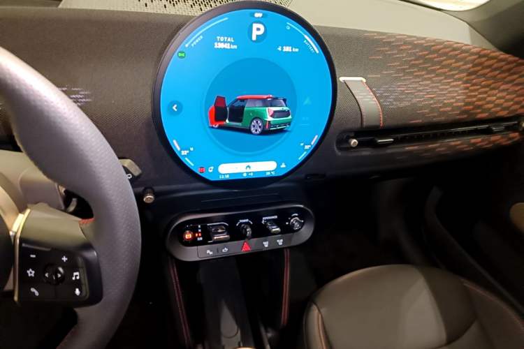 Used MINI Electric COOPER JCW 2025 JOHN COOPER WORKS Audio And AC Panel