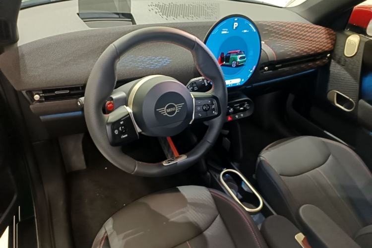 Used MINI Electric COOPER JCW 2025 JOHN COOPER WORKS Center Console