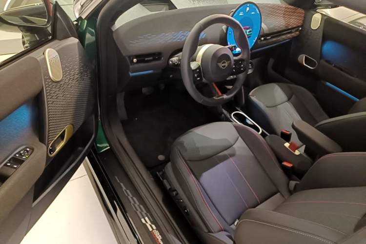 Used MINI Electric COOPER JCW 2025 JOHN COOPER WORKS Driver Seat