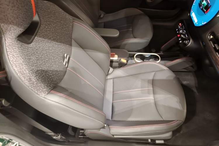 Used MINI Electric COOPER JCW 2025 JOHN COOPER WORKS Right Front Seat