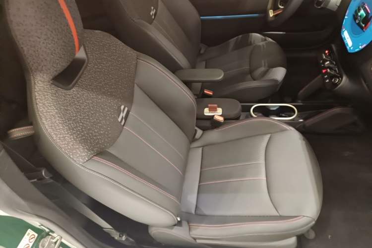 Used MINI Electric COOPER JCW 2025 JOHN COOPER WORKS Right Front Seat