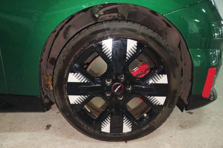 Used MINI Electric COOPER JCW 2025 JOHN COOPER WORKS Right Front Wheel Hub