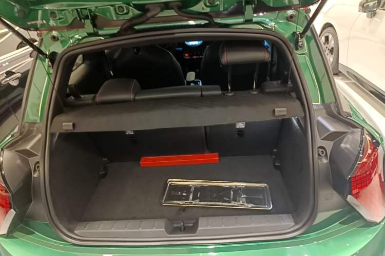 Used MINI Electric COOPER JCW 2025 JOHN COOPER WORKS Trunk