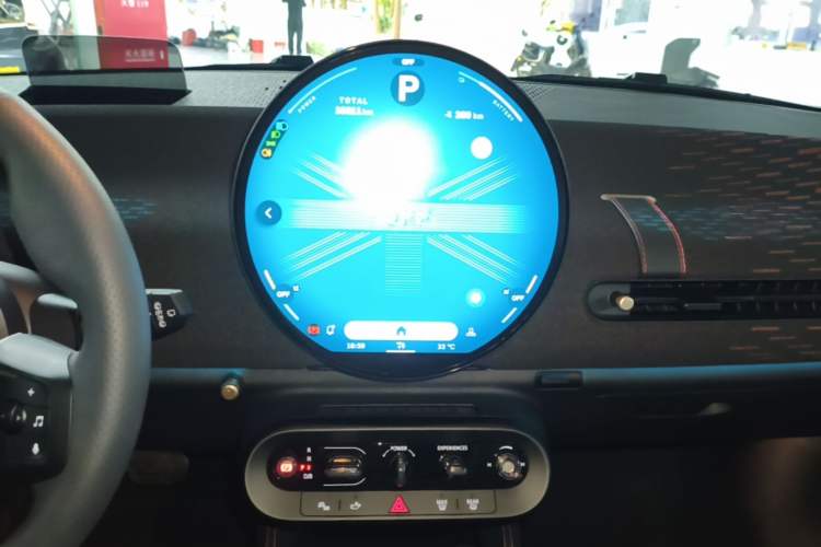 Used MINI Electric COOPER JCW 2025 JOHN COOPER WORKS Audio And AC Panel