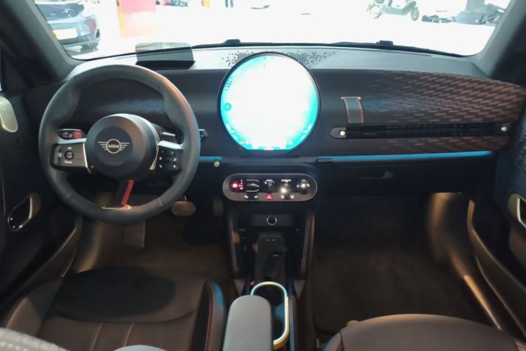 Used MINI Electric COOPER JCW 2025 JOHN COOPER WORKS Center Console