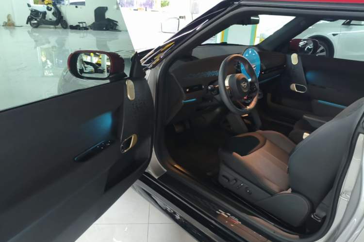 Used MINI Electric COOPER JCW 2025 JOHN COOPER WORKS Driver Seat