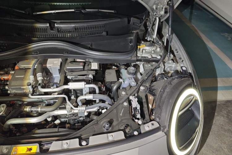 Used MINI Electric COOPER JCW 2025 JOHN COOPER WORKS Engine Bay Left
