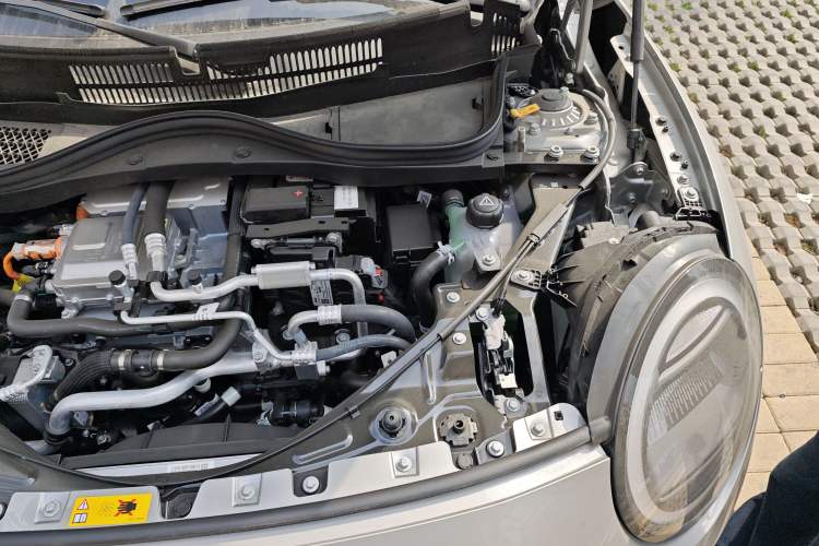 Used MINI Electric COOPER JCW 2025 JOHN COOPER WORKS Engine Bay Left
