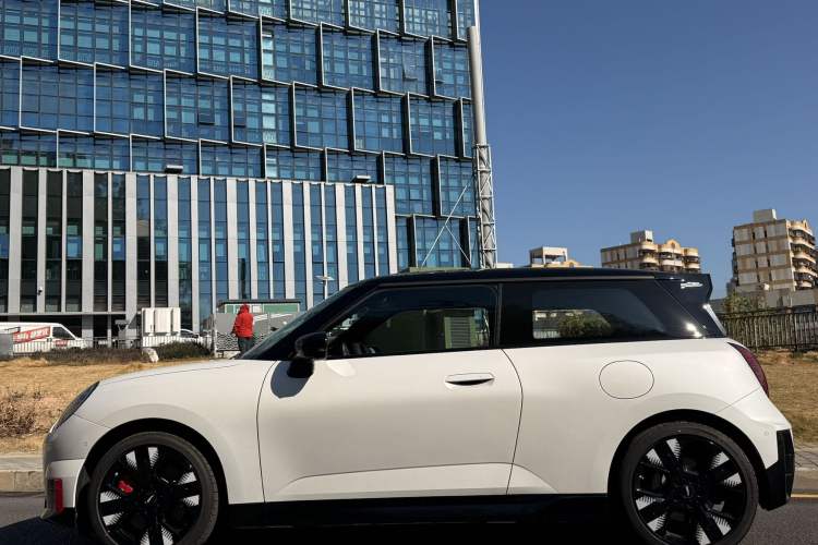 Used MINI Electric COOPER JCW 2025 JOHN COOPER WORKS Exterior 6