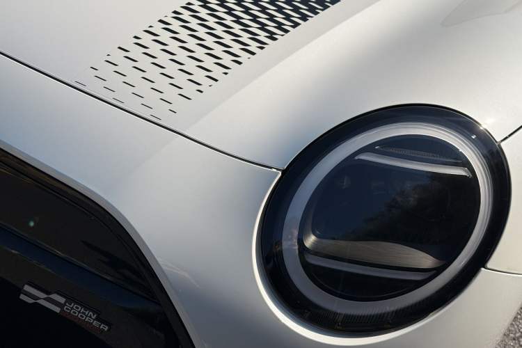 Used MINI Electric COOPER JCW 2025 JOHN COOPER WORKS Exterior 8