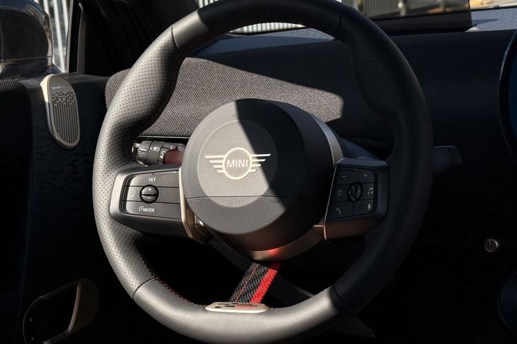 Used MINI Electric COOPER JCW 2025 JOHN COOPER WORKS Interior 8