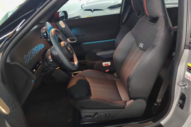 Used MINI Electric COOPER JCW 2025 JOHN COOPER WORKS Left Front Seat