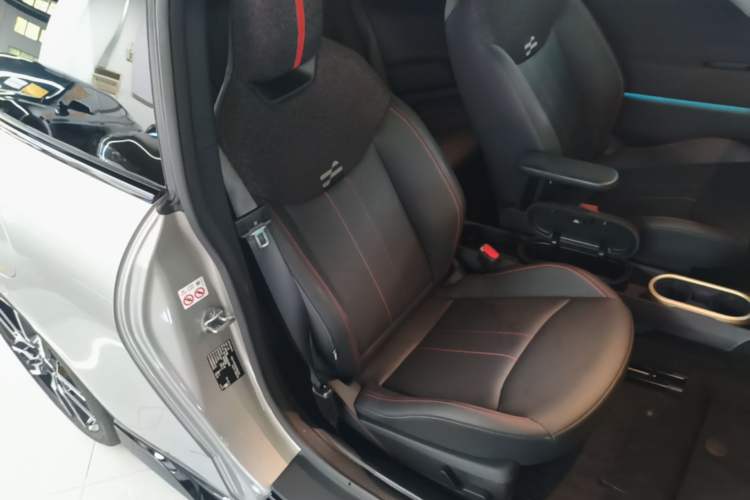 Used MINI Electric COOPER JCW 2025 JOHN COOPER WORKS Right Front Seat