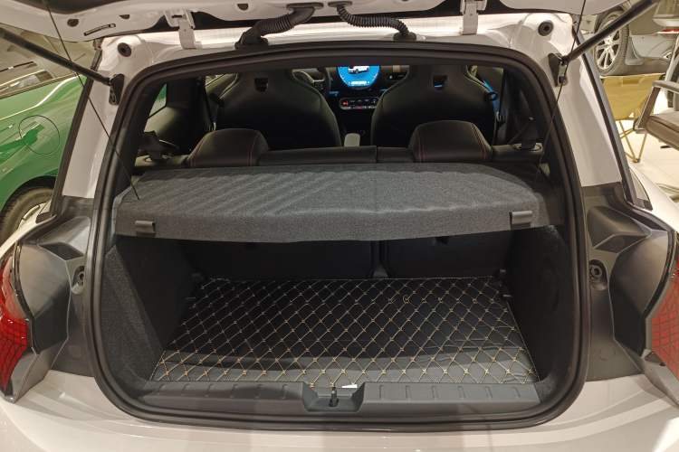 Used MINI Electric COOPER JCW 2025 JOHN COOPER WORKS Trunk