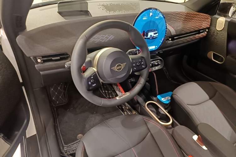 Used MINI Electric COOPER JCW 2025 JOHN COOPER WORKS Center Console