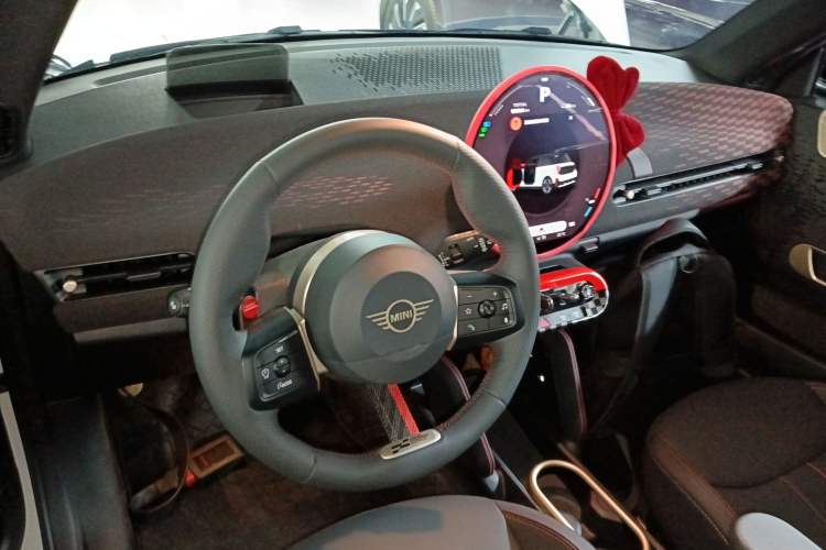 Used MINI Electric COOPER JCW 2025 JOHN COOPER WORKS Center Console
