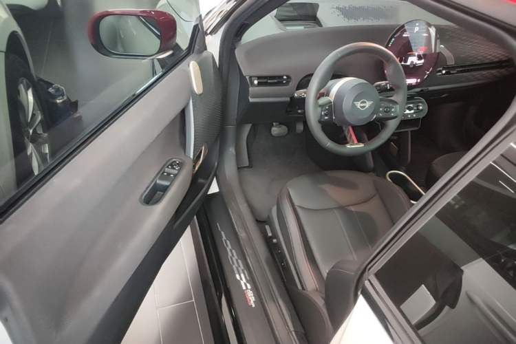 Used MINI Electric COOPER JCW 2025 JOHN COOPER WORKS Driver Seat
