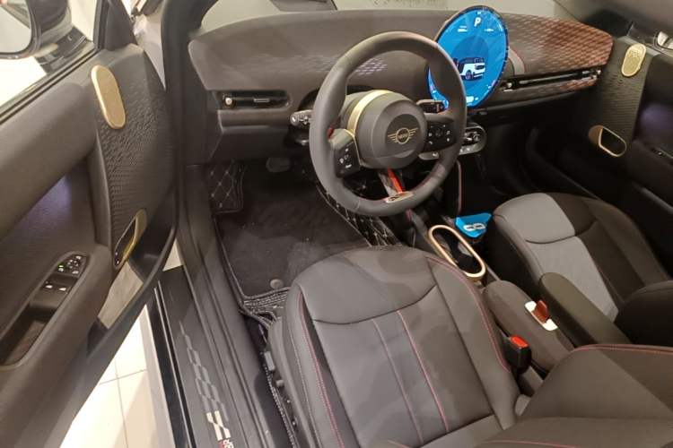 Used MINI Electric COOPER JCW 2025 JOHN COOPER WORKS Driver Seat