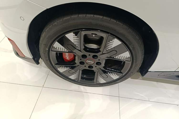 Used MINI Electric COOPER JCW 2025 JOHN COOPER WORKS Left Front Wheel Hub