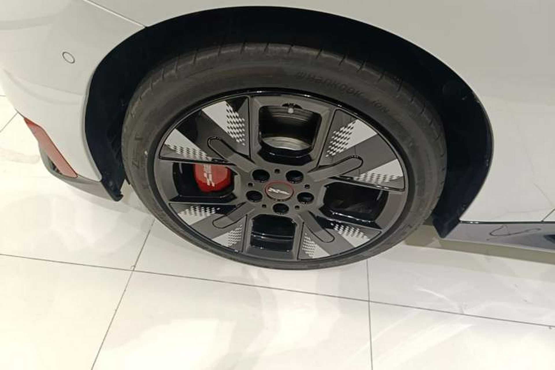 Used MINI Electric COOPER JCW 2025 JOHN COOPER WORKS Left Front Wheel Hub