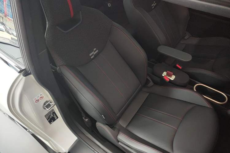 Used MINI Electric COOPER JCW 2025 JOHN COOPER WORKS Right Front Seat