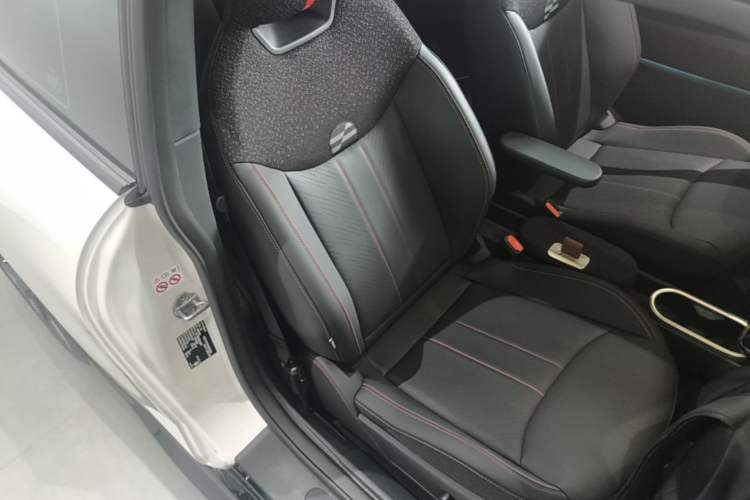 Used MINI Electric COOPER JCW 2025 JOHN COOPER WORKS Right Front Seat